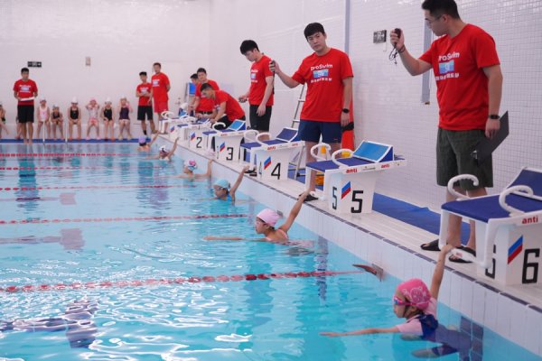 钱生财 劈波斩浪，泳动徐汇，近200名选手参与徐汇区游泳比赛