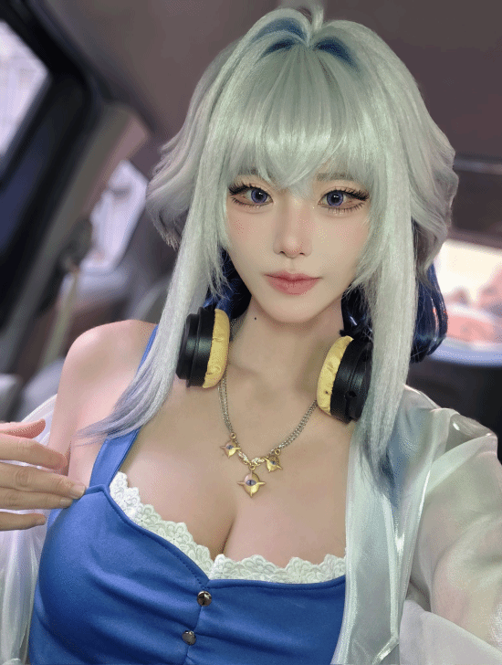 优配好油 韩国美女COS赏：甜美脸蛋配黑丝大雷 主打一个反差感