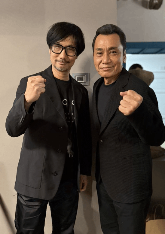 亿策略 小岛秀夫晒和《北斗神拳》作者合影：岛哥哥爱追星